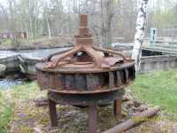 En radialturbin som dom såg ut när dom kom ut på marknaden i slutet av 1800-talet. Många vattenhjul ersattes av sådana när elen gjorde sitt intåg. 