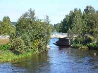 Inloppet till Korsns kanal frn Dallven. Landsvgsbron har en segelfri hjd p 3,25 meter. Korsns kanal gr frn Dallven til sjn.