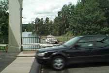 The northern waitingbridge seen from the roadbridge.