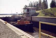 1980-luvun kanavanrakennustyyliä Ahkionlahdessa.