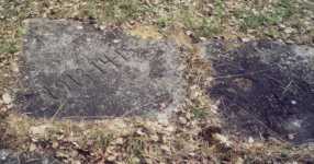 A stone near the upper gate. These years 1913-14-15 are probably the years when the wooden lock chamber was rebuilt.