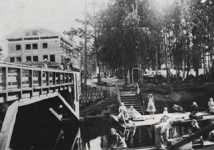 Women washing in the canal